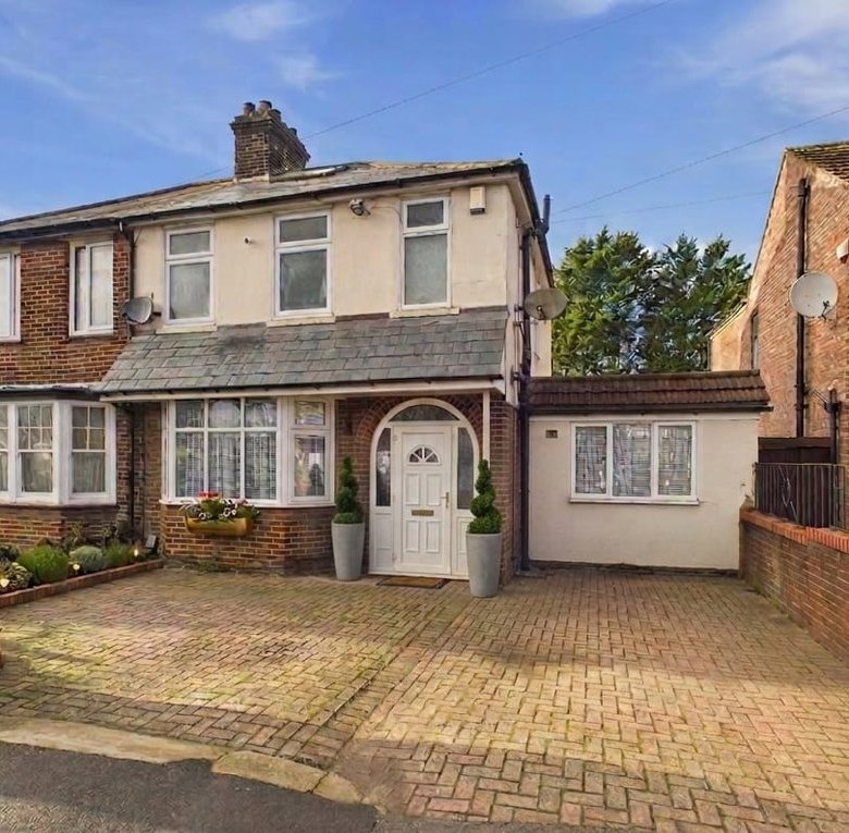 Houghton Road, Dunstable, Bedfordshire, LU5 5AB