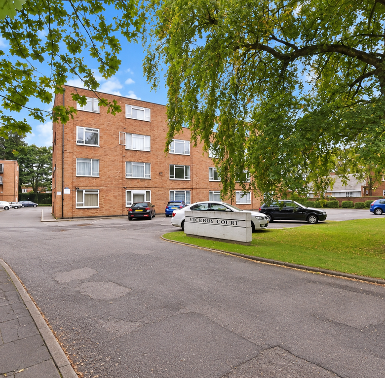 High Street South, Dunstable, LU6 3HW